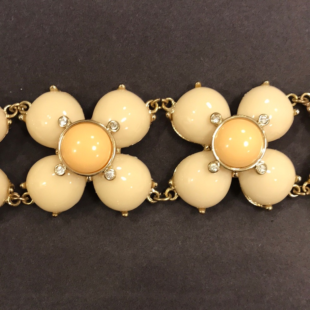 Cream and Light Peach Floral Link Bracelet - Picture 7 of 9